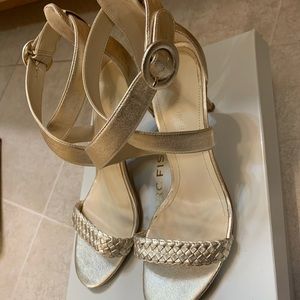 ❗️Gorgeous pair of gold heals❗️👠👠